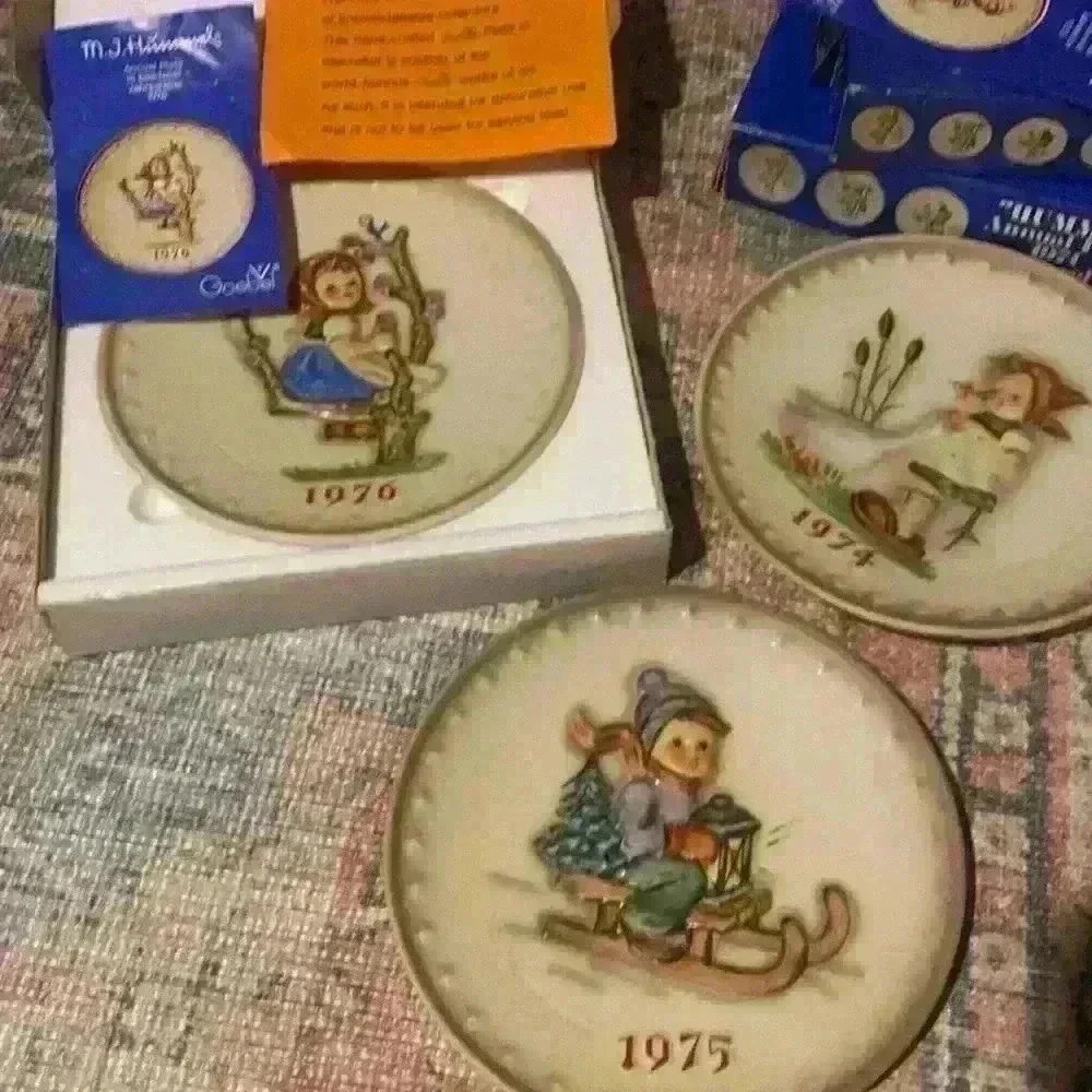 Goebel‎ m.J. Hummel Annual plate